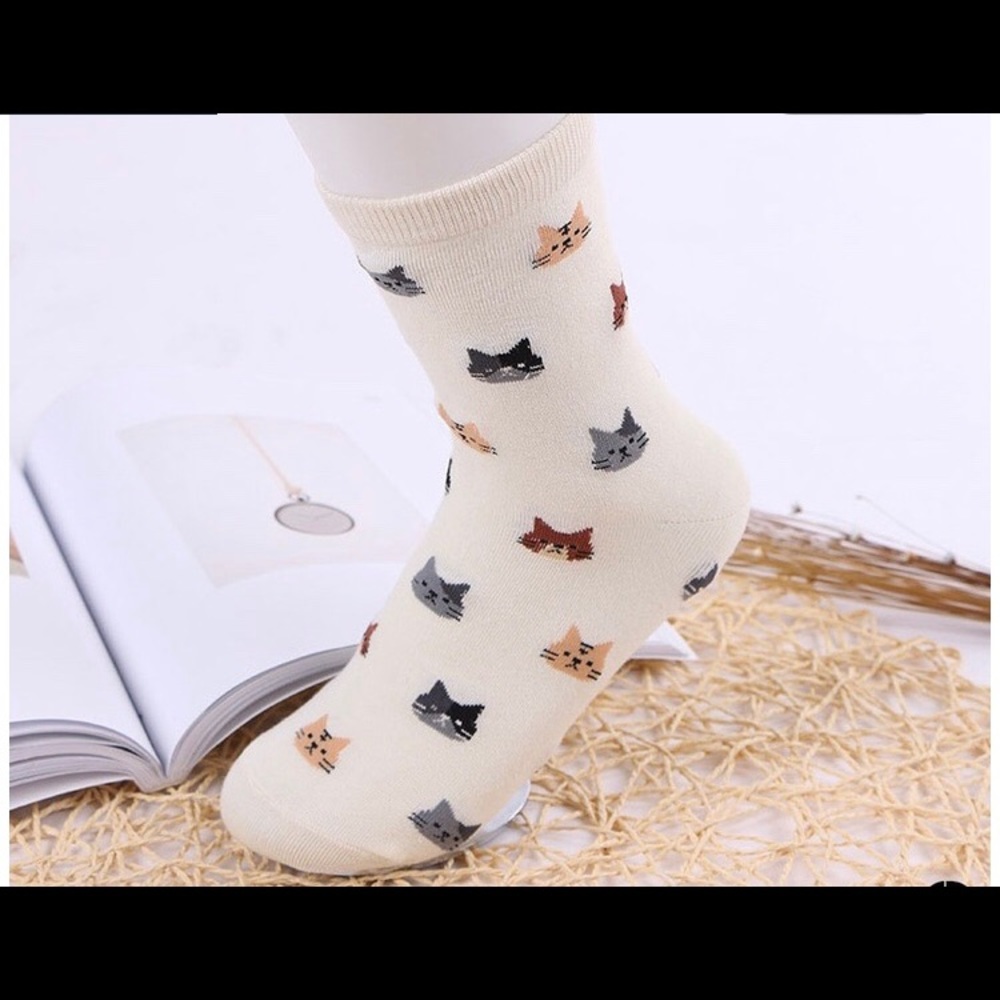 Women’s Beige Cotton Cat Socks